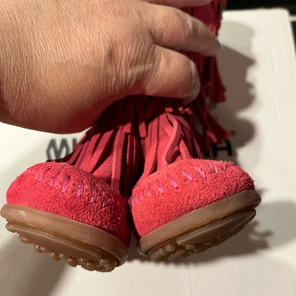 Pink Toddler Minnetonka 3 layer fringe Boots - Picture 6 of 8